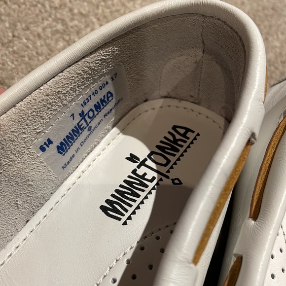 NWOT Minnetonka Boat Shoes size 7 - Picture 3 of 3